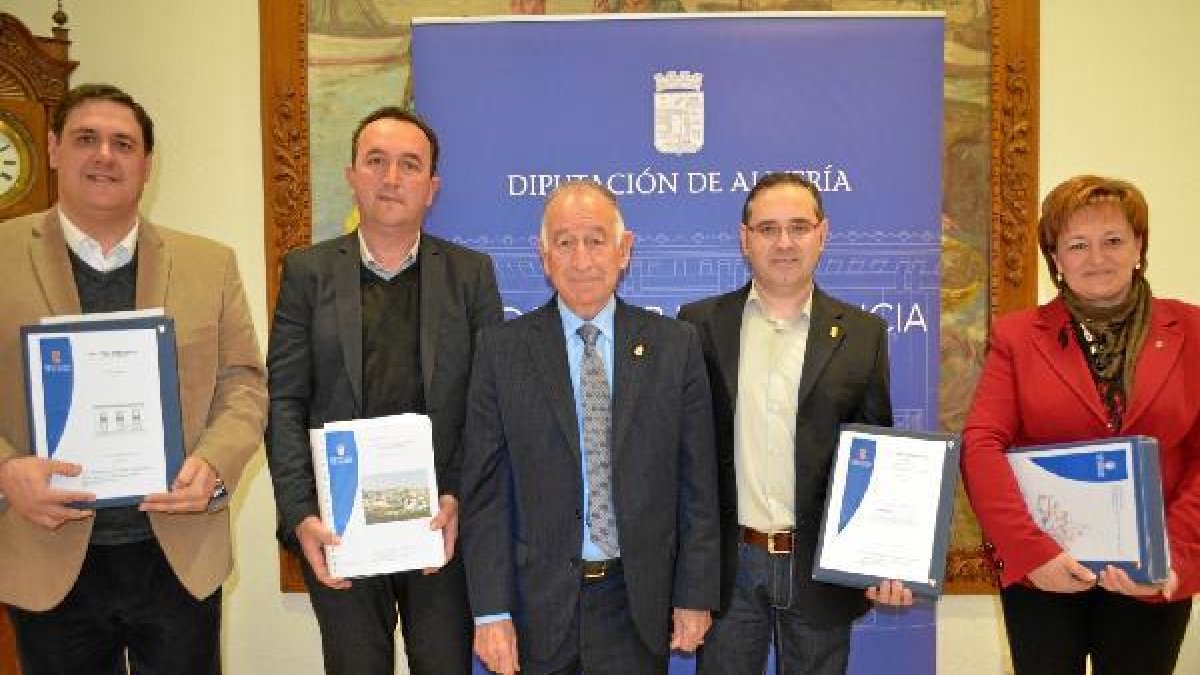 El presidente de la Diputación con los alcaldes de Alicún, Bédar, Canjáyar y Las Tres Villas.</title