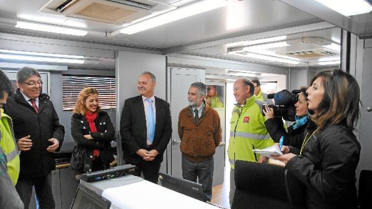Sonia Ferrer, delegada del Gobierno de la Junta visita las instalaciones del 112tyle>.apqj