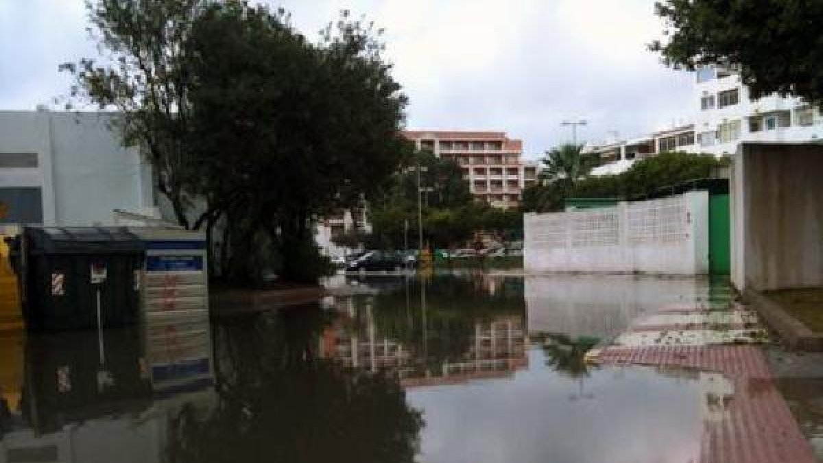 Inundaciones en las últimas lluvias en la Urbanización roquetera.tyle>.apqj{position:absol