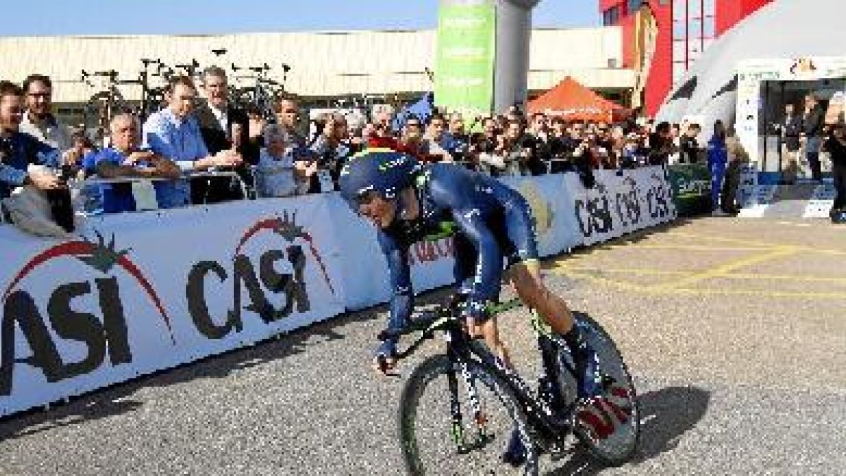 Momento de la salida de Alejandro Valverde desde la CASIe;clip: