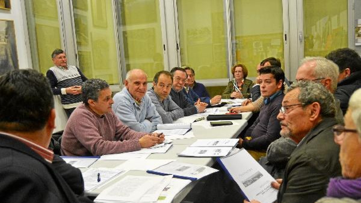 Reunión del pasado jueves en la que se hizo oficial la Asociación de Amigos del Milenio. t