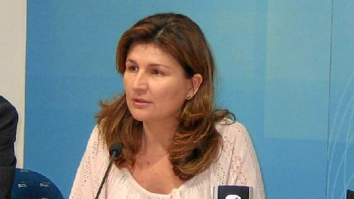 Rosalía Espinosa, parlamentaria andaluza del PP.e;clip:rect(469