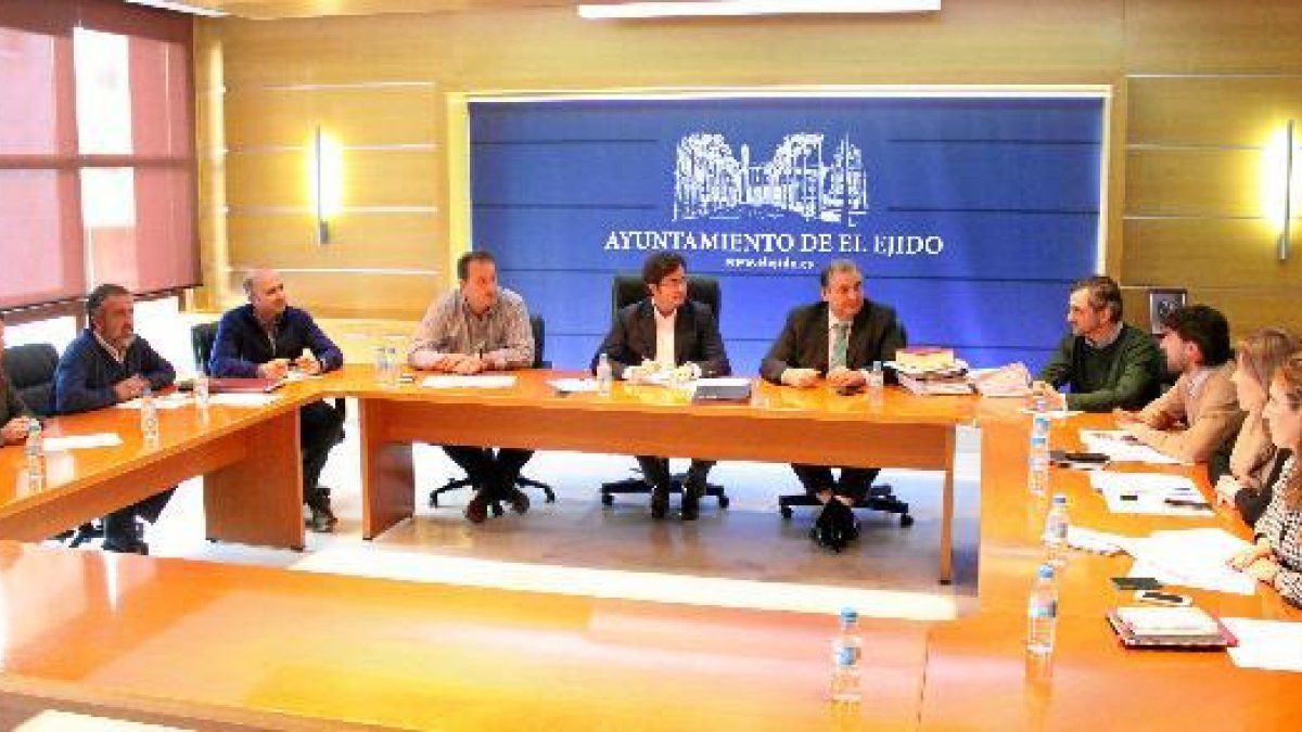 Foto de la última Junta de Gobierno, celebrada en el Ayuntamiento de El Ejido.tyle>.apqj{p