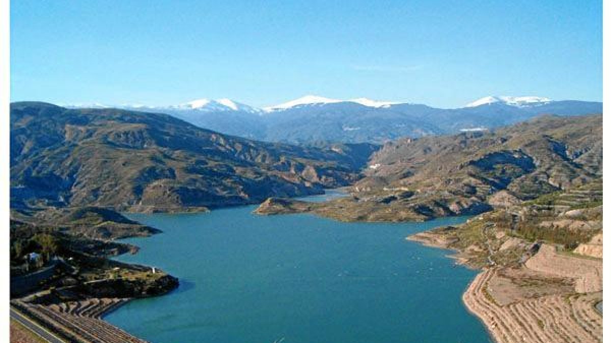 El pantano de Benínar ha aumentado el nivel de la lámina de agua en unos 30 centímetros. t