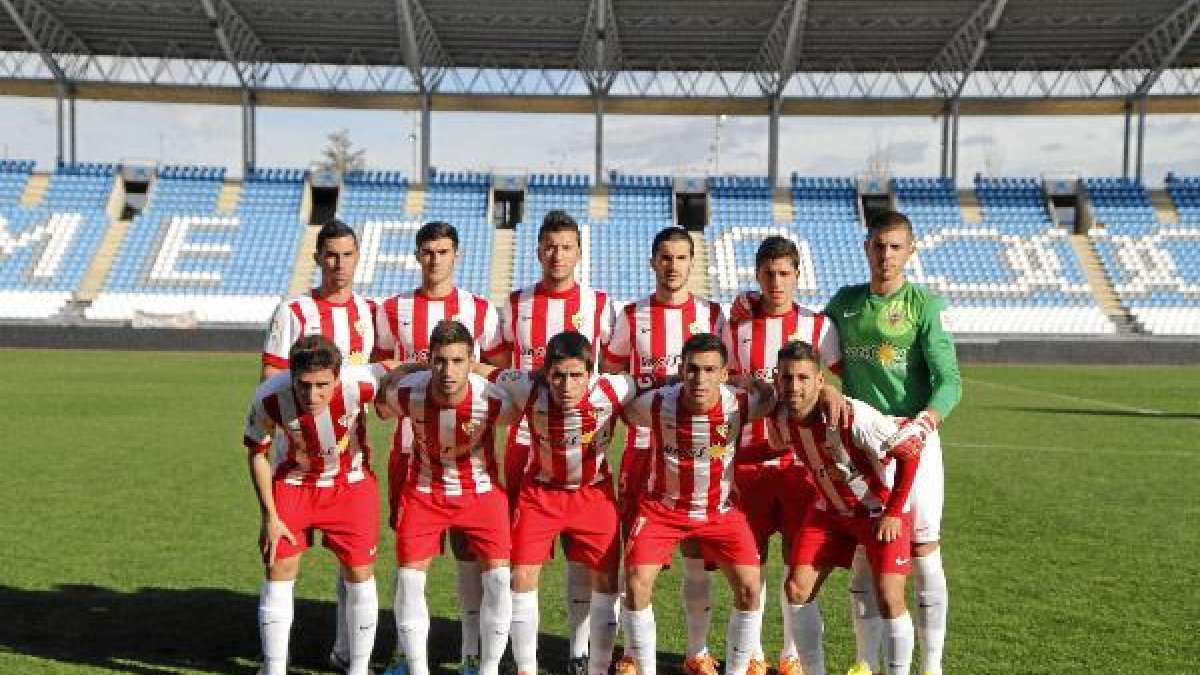 El once del Almería B que jugó ante el Granada Be;clip:rect(469