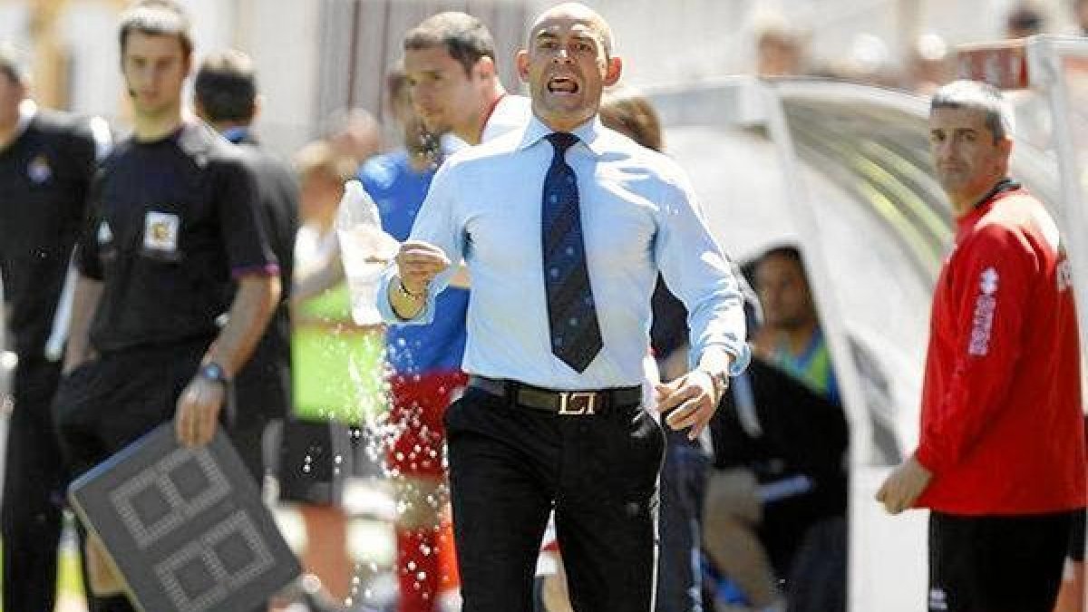 Paco Jémez en el Estadio del Mediterráneo.x,aut