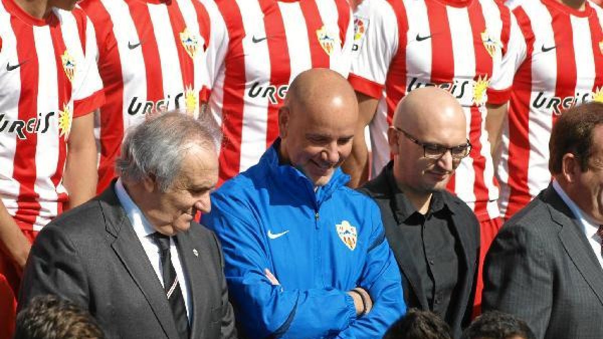 Alfonso García padre y Alfonso García hijo junto a Miguel Rivera.tyle>.apqj{position:absol
