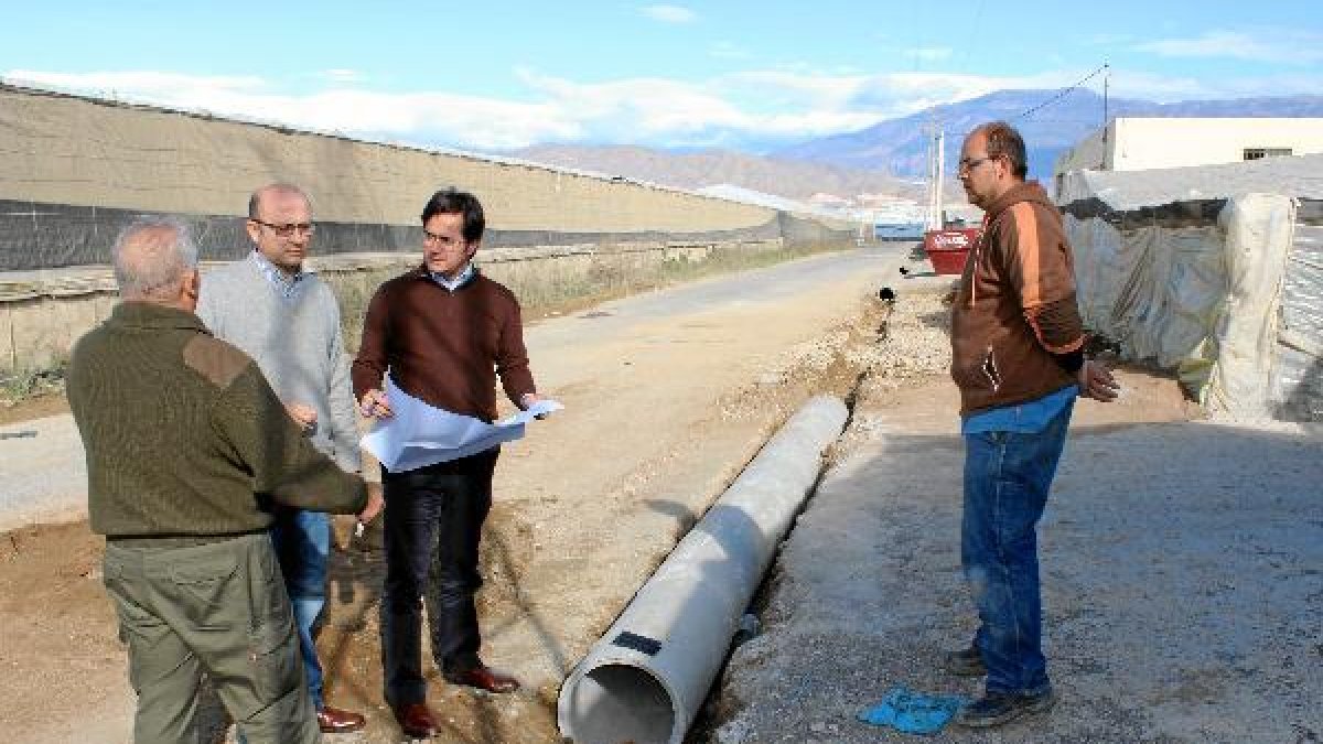 El alcalde y el edil visitan algunos de los caminos.e;clip:rect