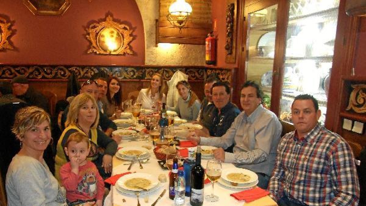 Decenas de almerienses se dieron cita el sábado en la Gran Alubiadatyle>.apqj{position:abs