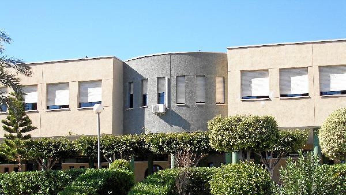 la sede de la asociación está en el IES Aguadulce.e;clip:rect(4