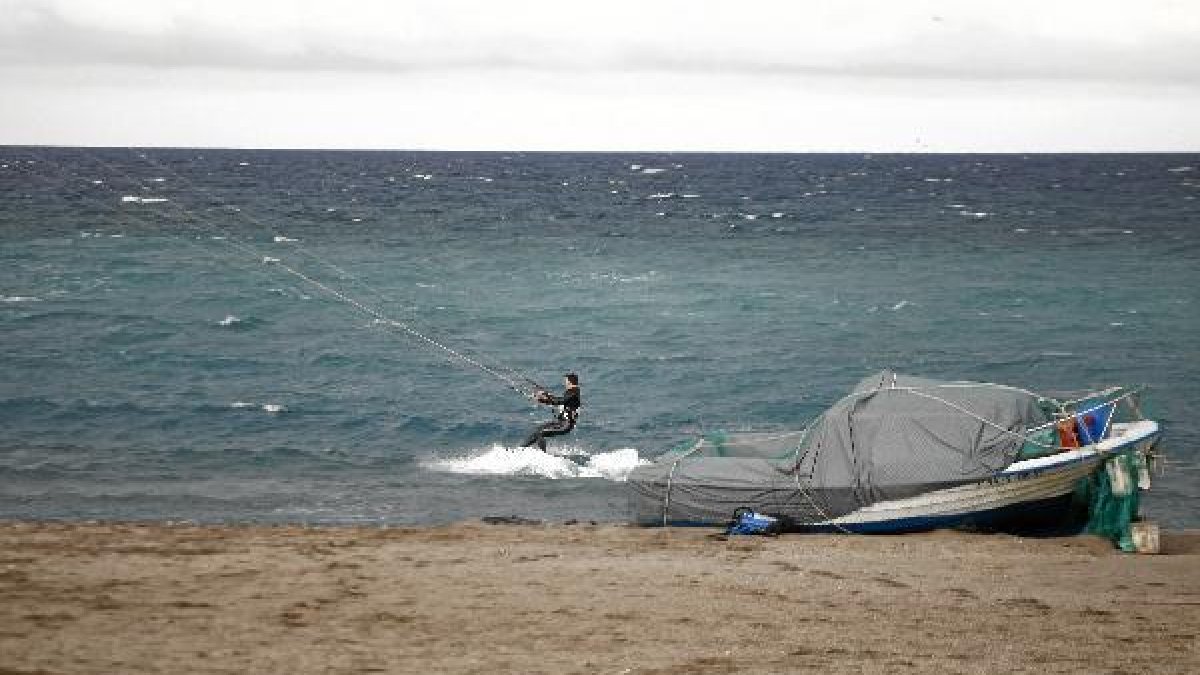 Imagen captada ayer mañana en la playa almeriense de El Zapillo.tyle>.apqj{position:absolu