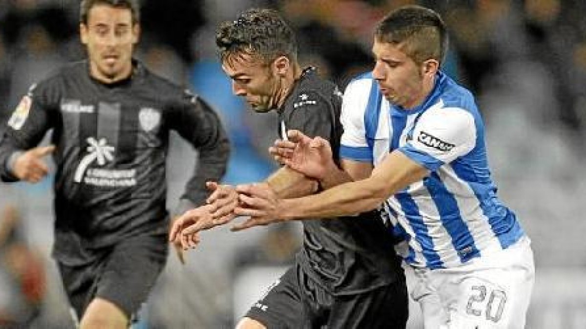 Una jugada del partidoo,469px);}