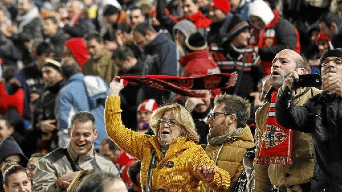 Una afición de 1ª Divisióno,469px);}<