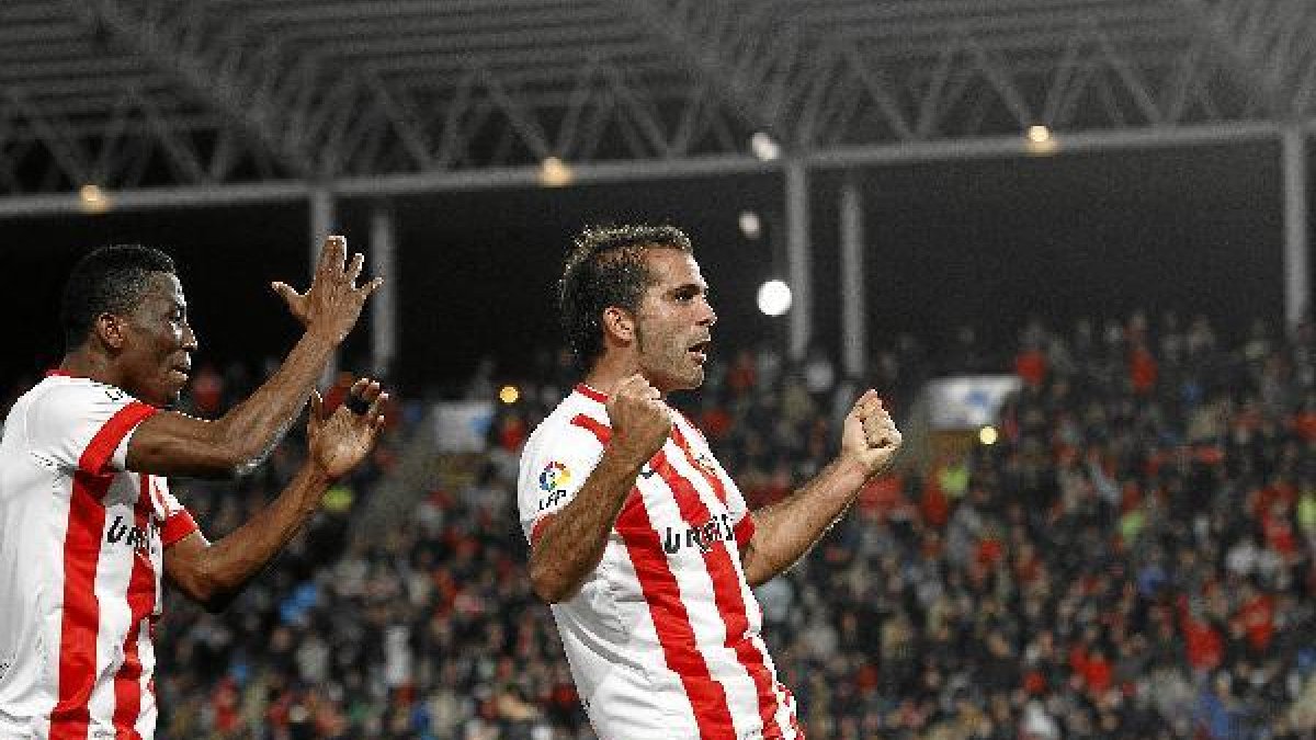 Verza celebra el gol que dio la victoria al Almería.e;clip:rect