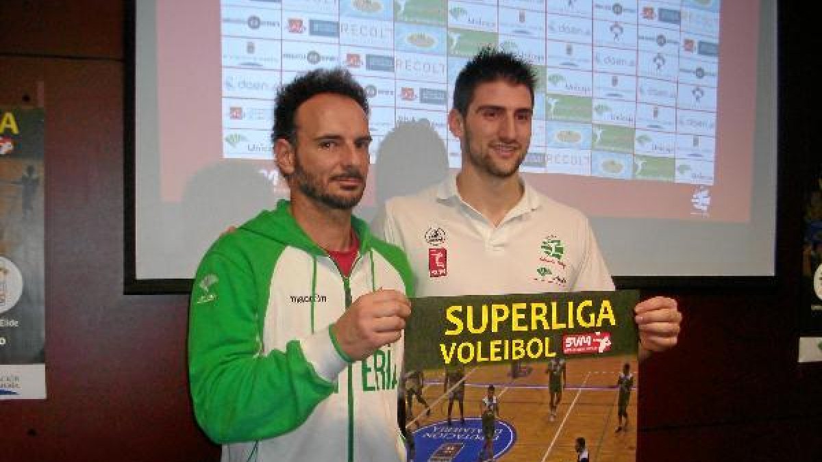 Manolo Berenguel y Pablo Bugallo en la presentación del partido.tyle>.apqj{position:absolu