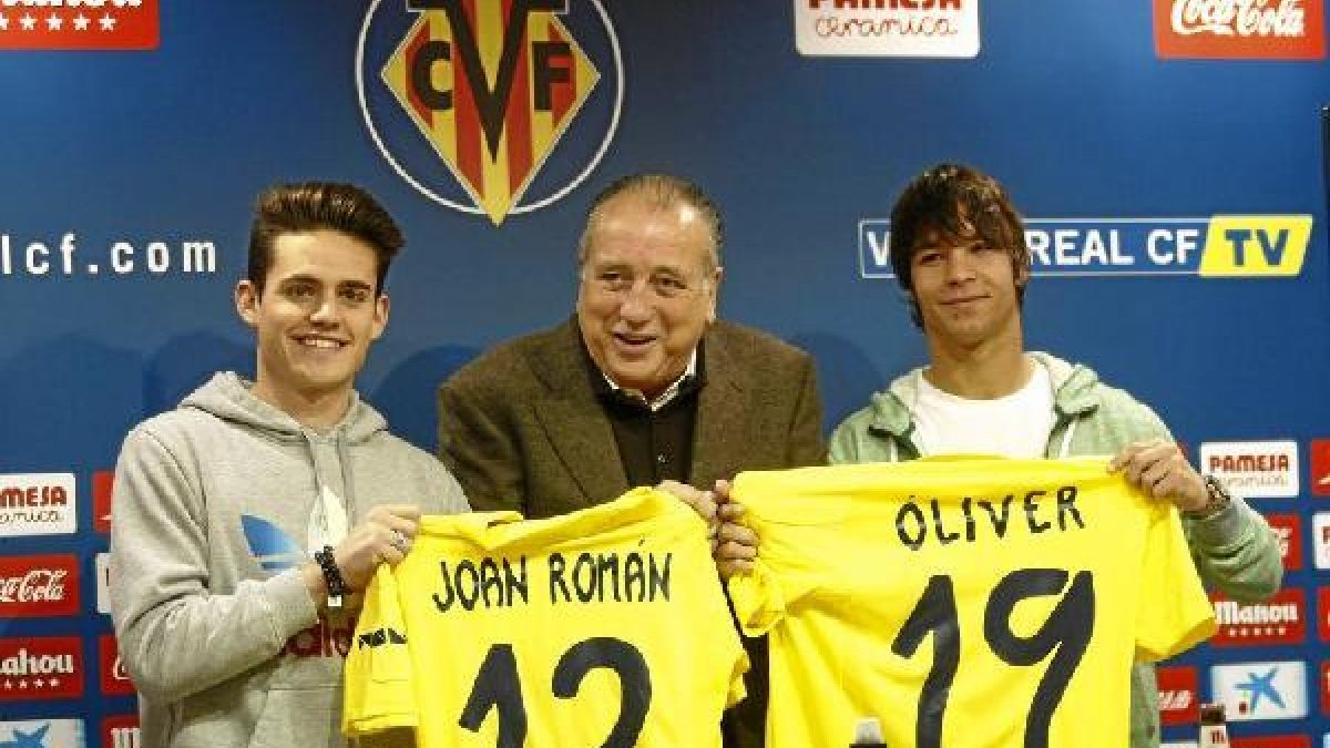 Fernando Roig con sus dos jóvenes talentos.x,au