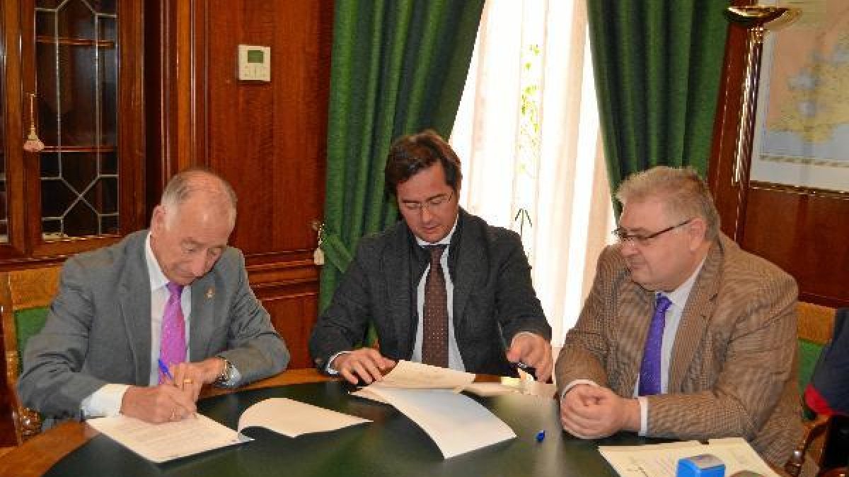 Gabriel Amat, Francisco Góngora y Manuel Alías.e;clip:rect(469