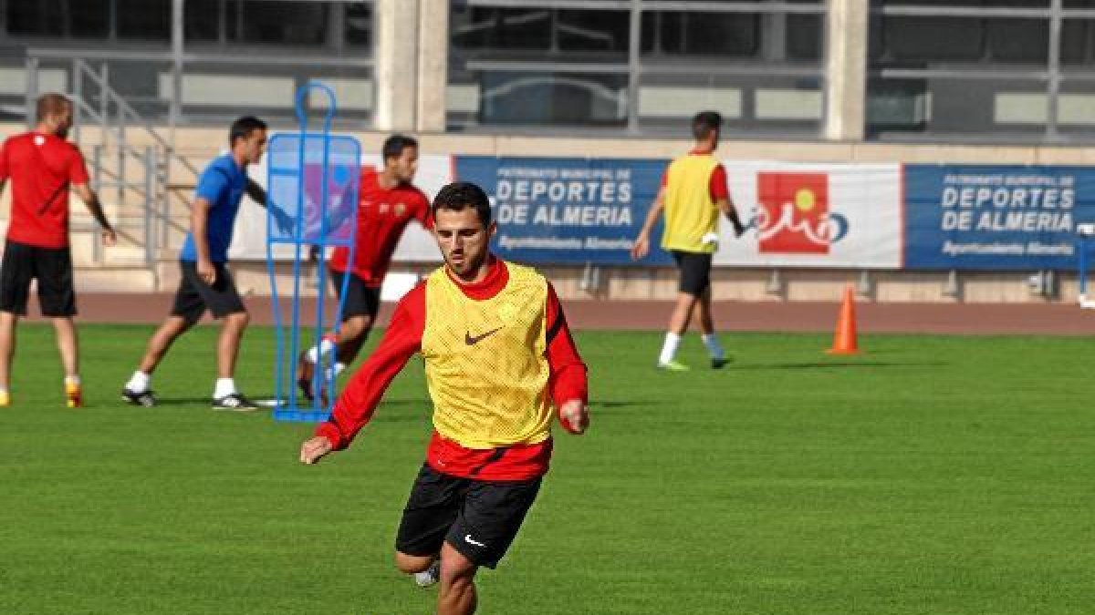 Nono en el campo Anexo con el primer equipox,au