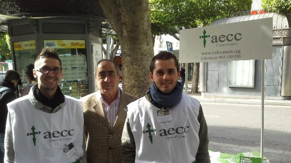 Campaña de captación de socios por parte de la AECC en Almería.