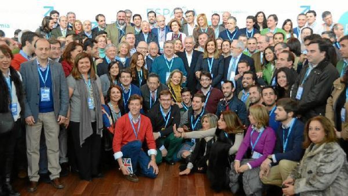 Foto de familia del PP-A en Valladolidx,auto,au