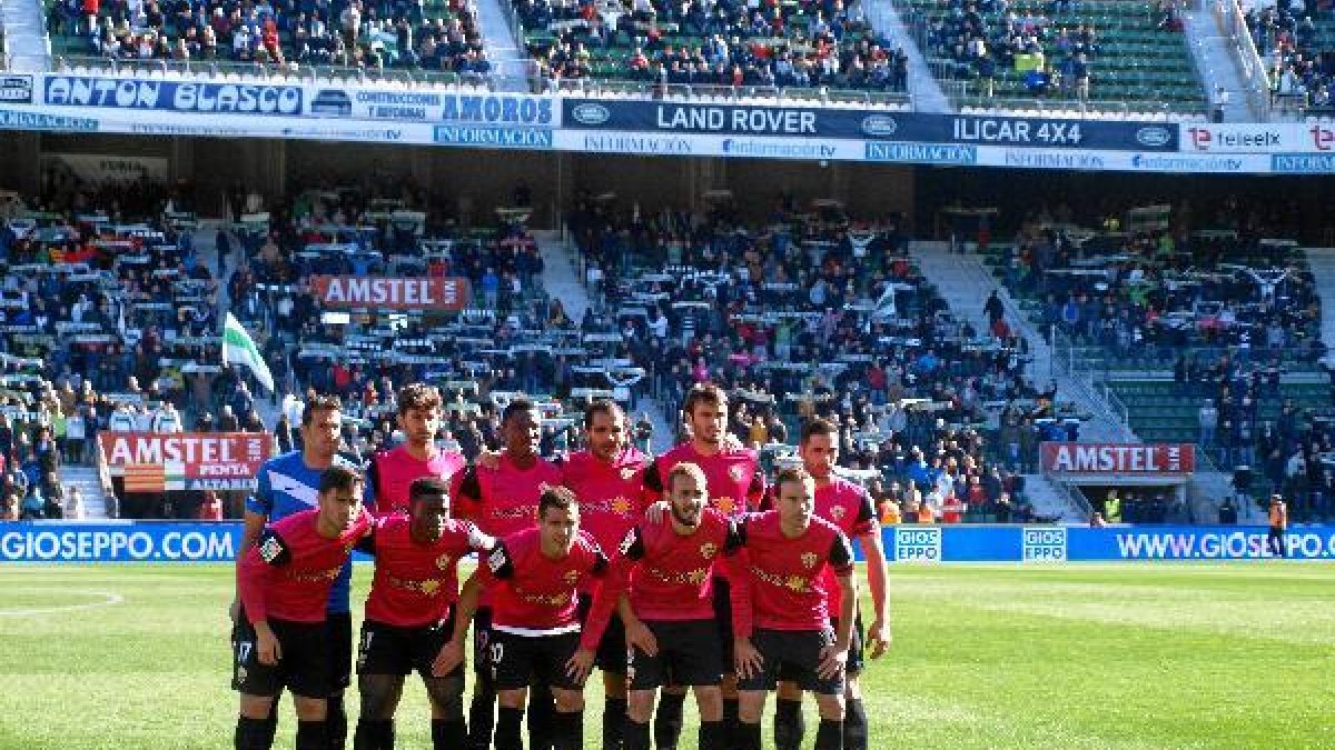 El once del Almería en Elcheo,469px);