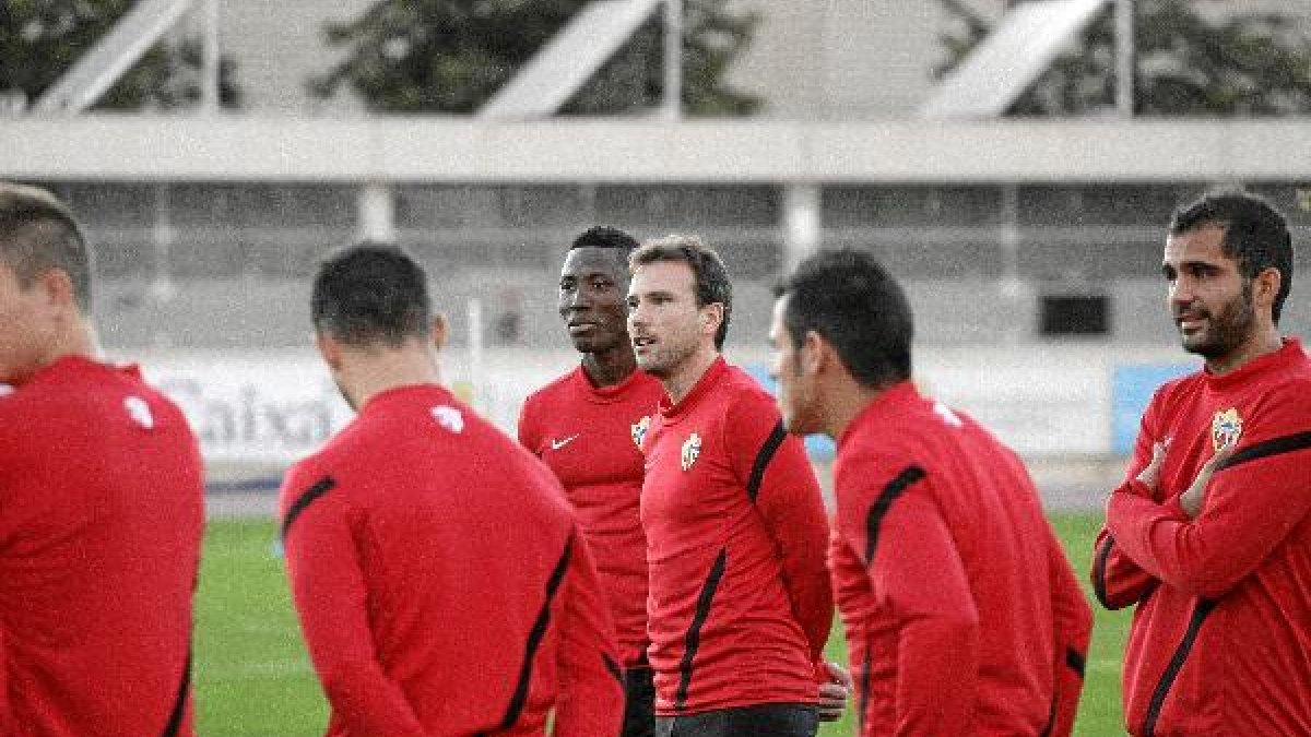 Mané en el campo Anexoo,469px);}