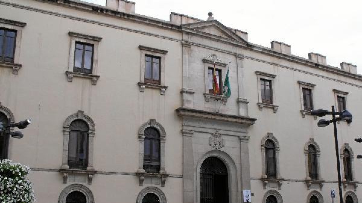 Fachada pricipal de la Escuela de Arte de Almería, situada en la Plaza ‘de los Burros’ de la ciudad.