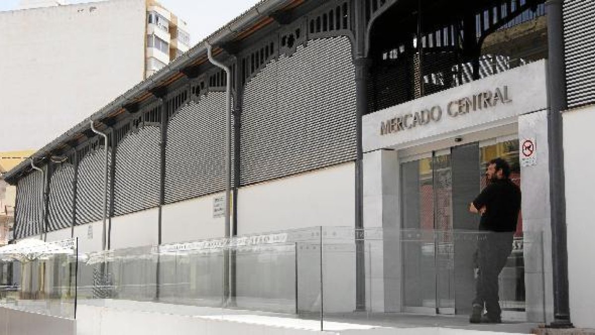 Entrada lateral en el Mercado Central