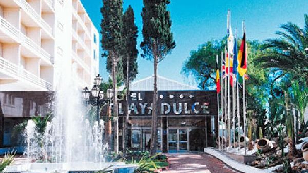 Fachada del hotel Playadulce.o,469px)