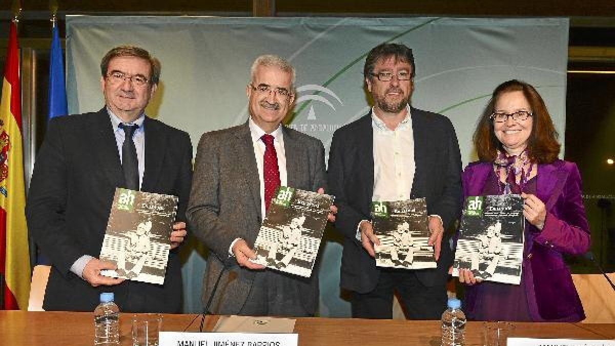 En el acto se presentó ‘Andalucía en la Historia’. e;clip:rect(