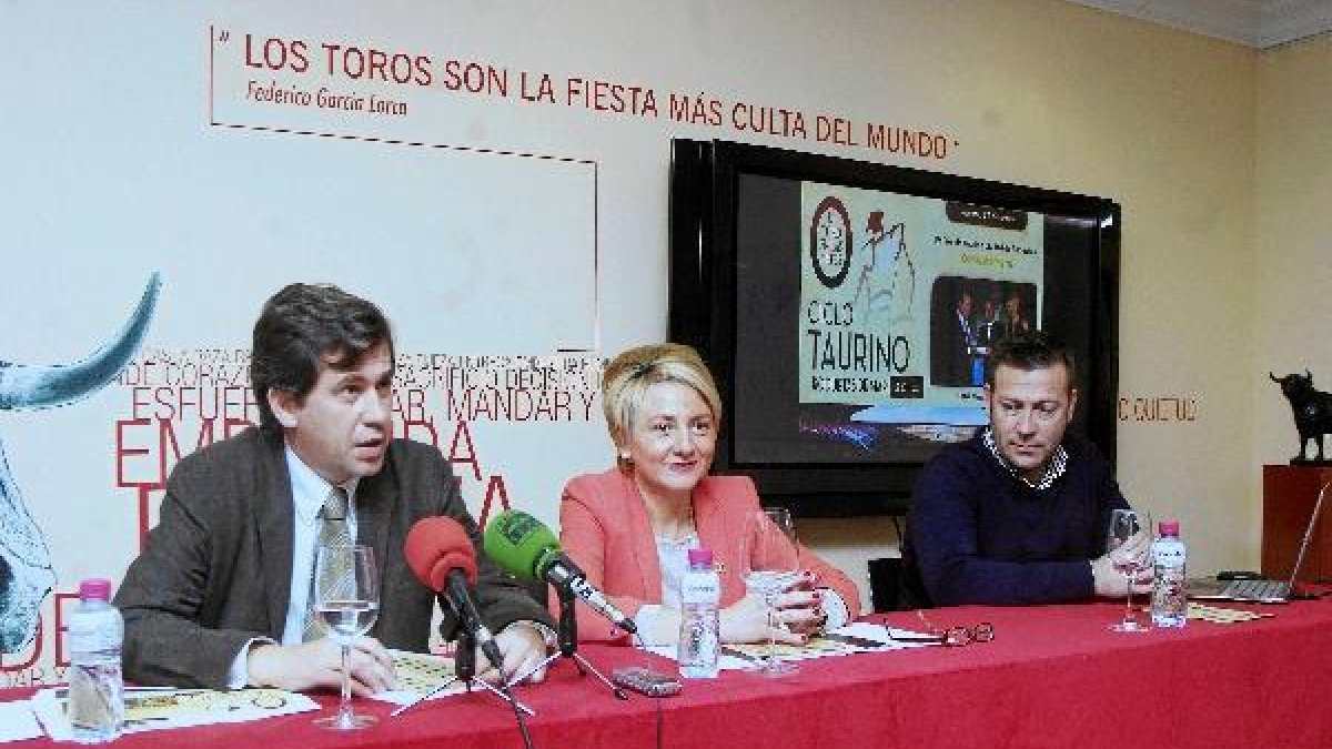 Presentación del ciclo en el Museo Taurino de Roquetas. e;clip: