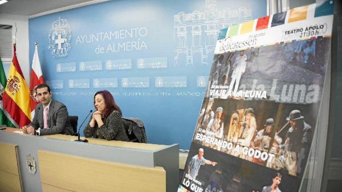 Presentación con el concejal Ramón Fernández-Pacheco y Gloria Zapata, de Axioma. tyle>.apq