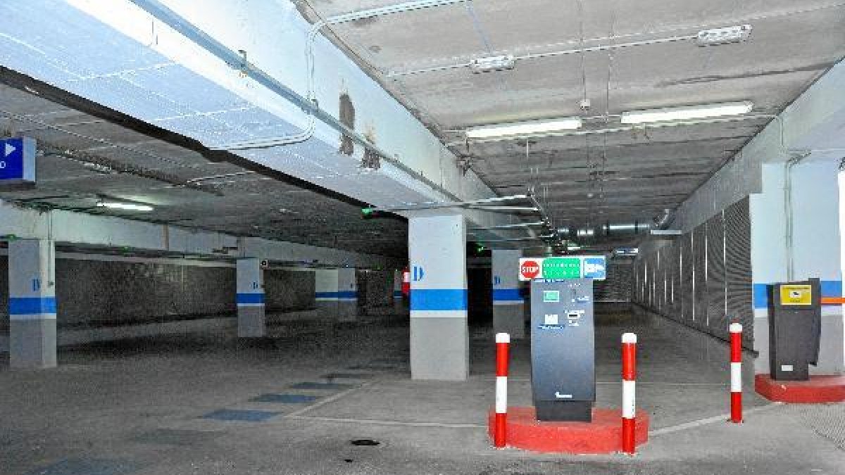 Interior del aparcamiento de Padre Méndezx,auto