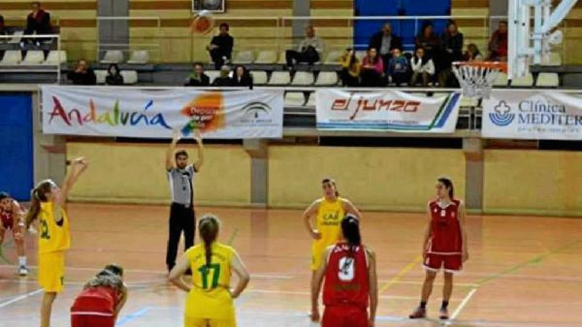 Las chicas almerienses sumaron una nueva victoria.e;clip:rect(4