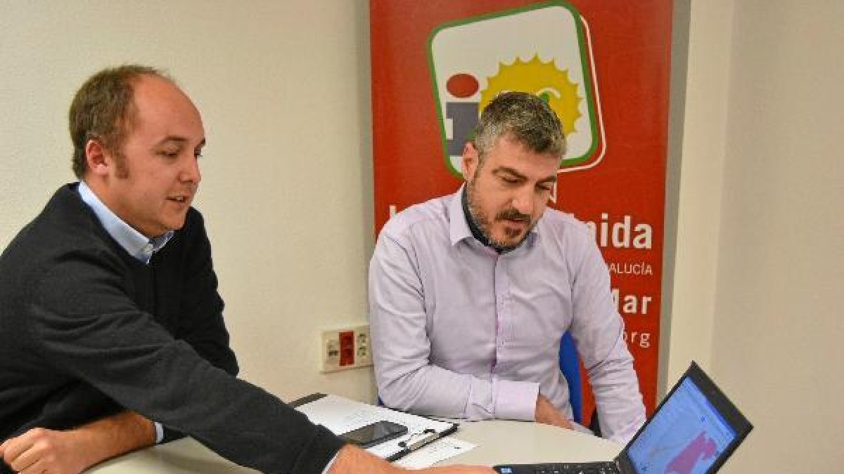 Concejales de IU con la proposición sobre la variantee;clip:rec