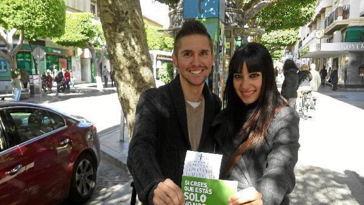 Rafael Alonso y Patricia López de la AECC ayer.e;clip:rec