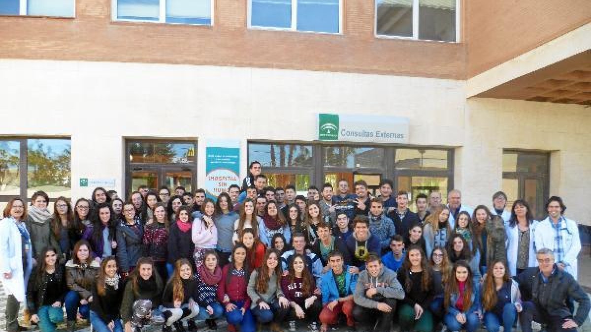 Alumnos que visitaron el Hospital de Poniente.x
