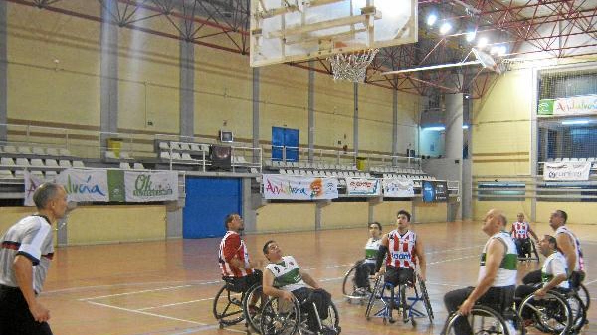 Una jugada del partidoo,469px);}