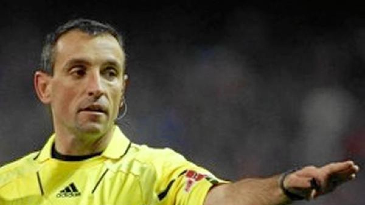 El árbitro del Elche-Almeríao,469px);