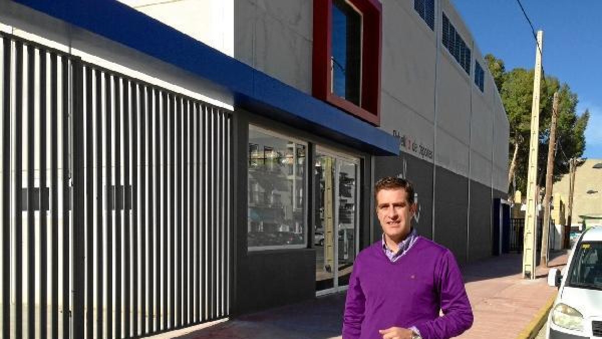 El diputado, Miguel Ángel Castellón, visitó ayer las instalaciones deportivas. La voztyle>