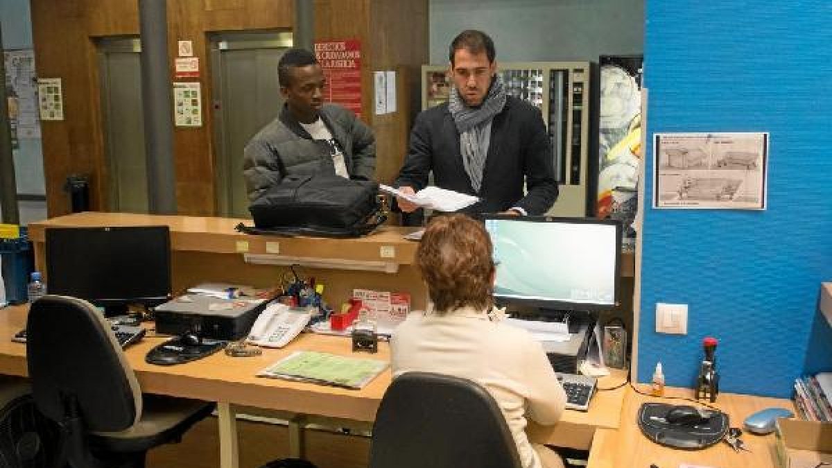 Koné y su abogado en el clubo,469px);