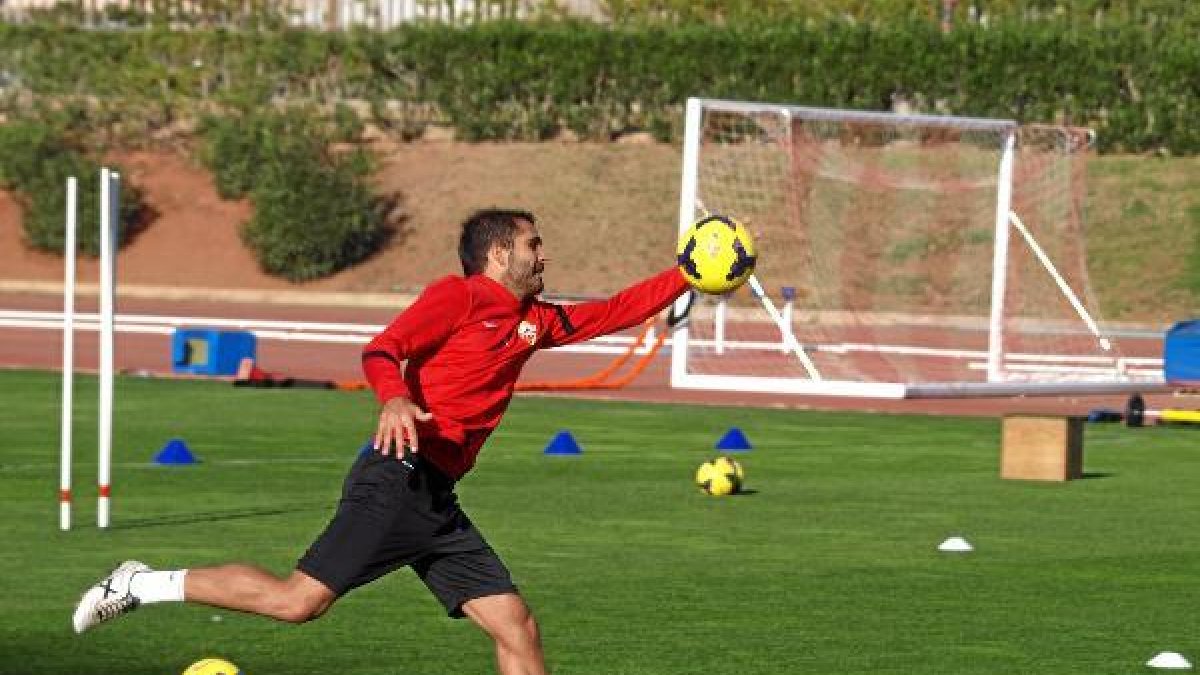 José Verza es el timonel del Almería.