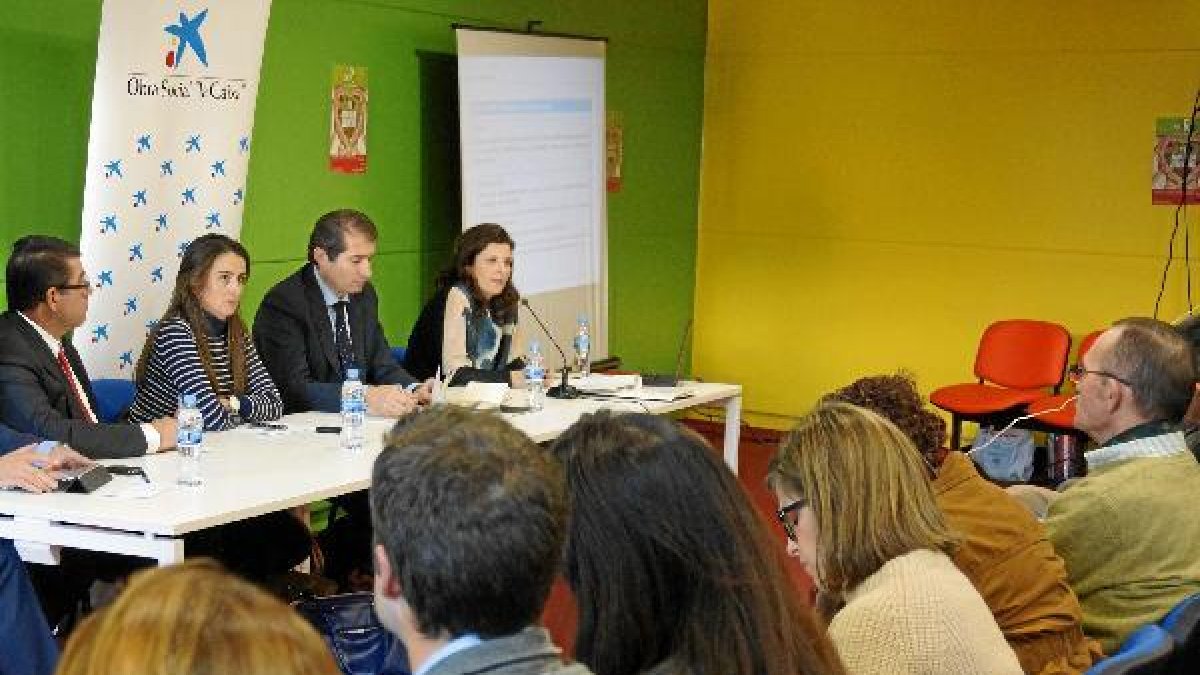 Aránzazu Martín y Miguel Polanco en Los Almendrose;clip:rect(46