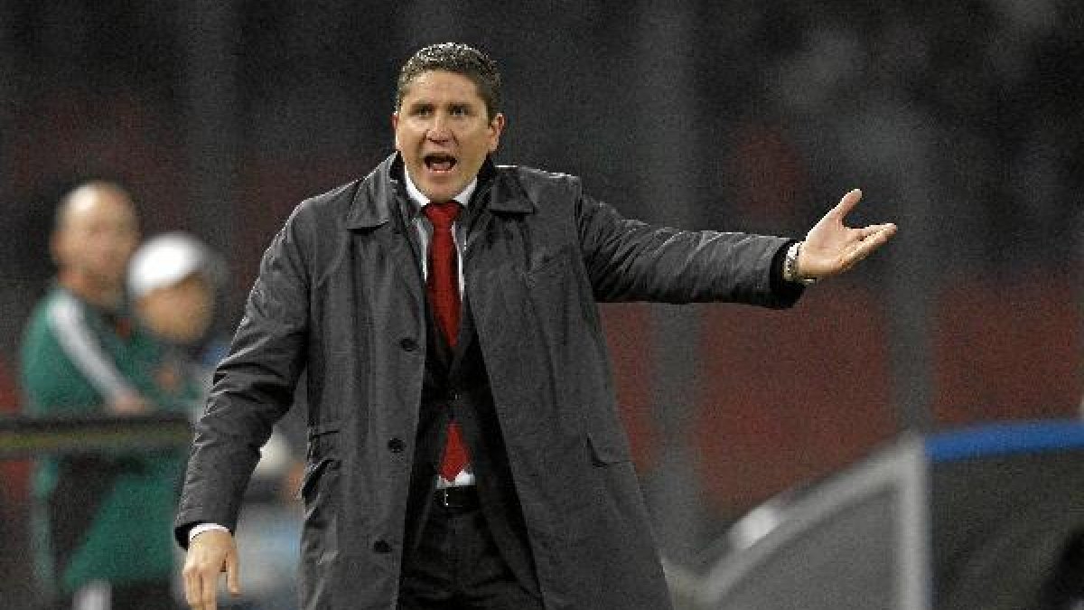 Juan Carlos Garrido no logró levantar al Real Betis.e;clip:rect