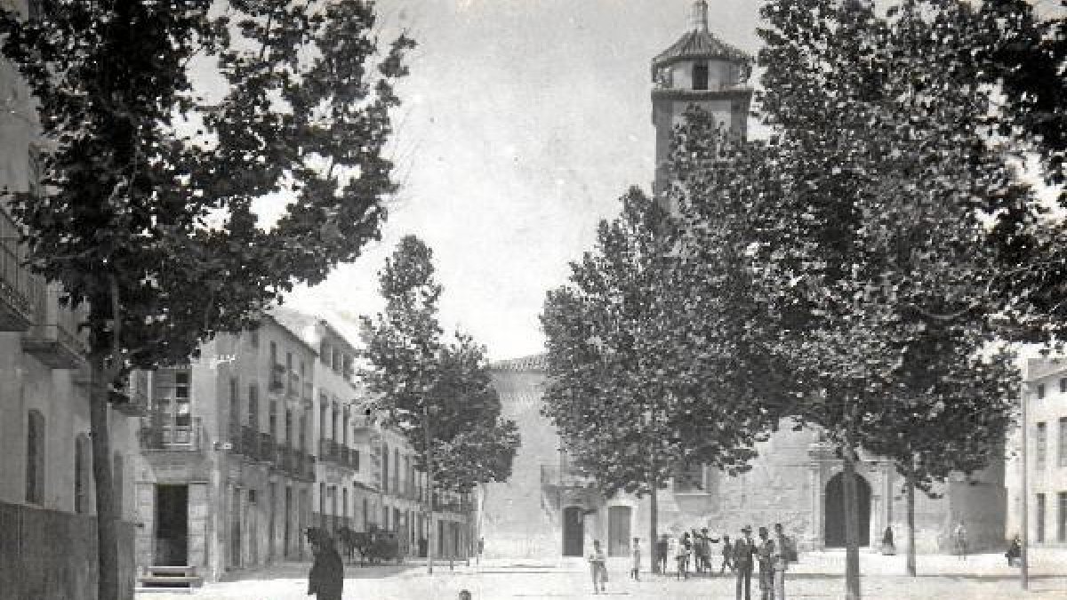 fotografía del año 1914 de la plaza del pueblo de Albox o Plaza Mayor, donde también se puede apreci