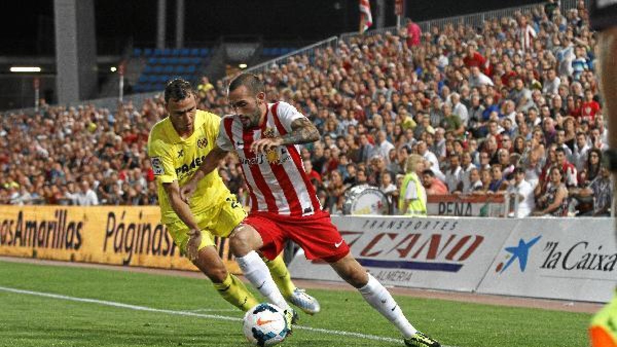 Imagen del partido en Almería de la primera jornadae;clip:rect(