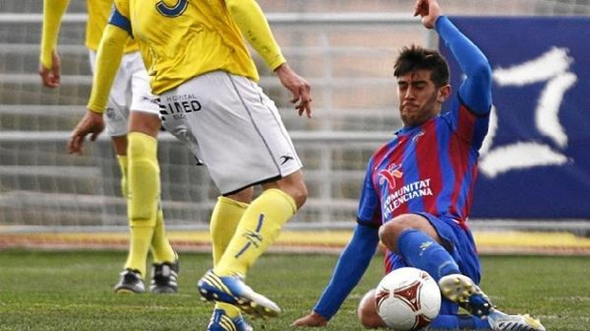 Selfa en su etapa en el Levante Bo,46