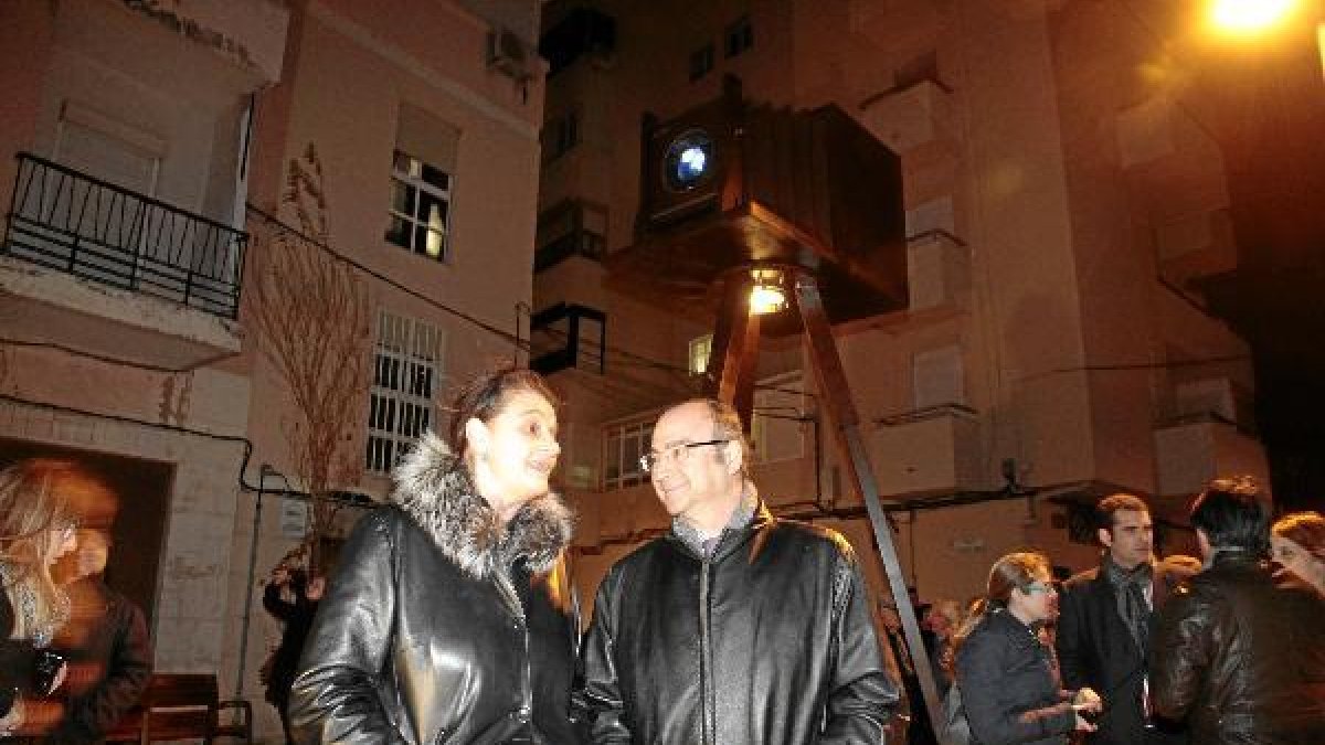 Inauguración del proyector ayer tarde en la plaza Manuel Falces de la capital.tyle>.apqj{p