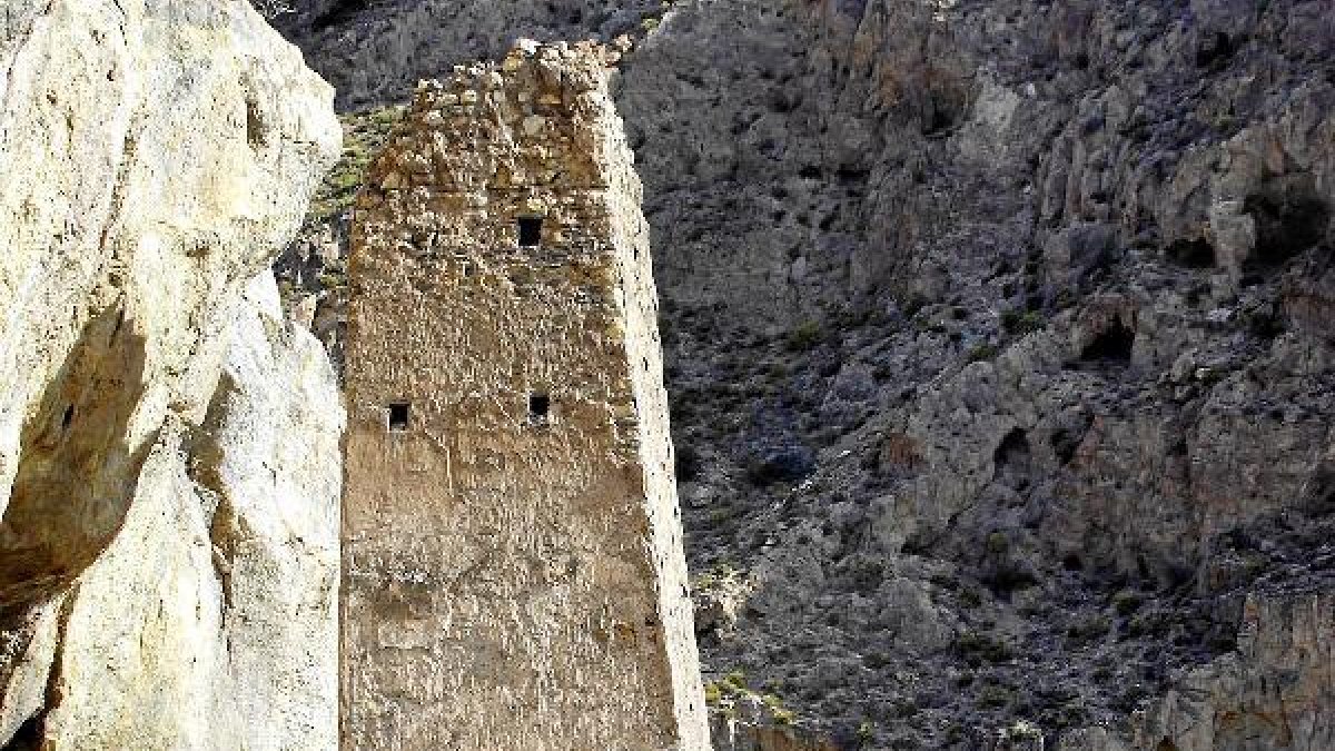 Torre del Peñón del Moro, en Alboloduy.x,auto,a