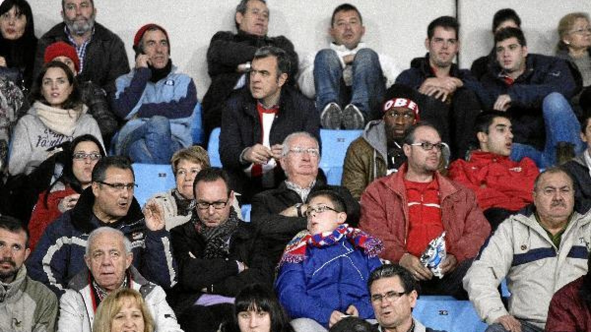 En Almería iba más gente al fútbol al inicio de la actual temporada.tyle>.apqj{position:ab